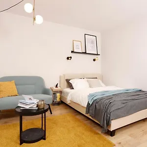 Apartament Brand New Lovely Near Metro Station, Bucureşti